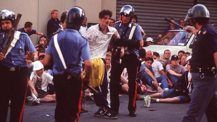 england fans v police italia 1990